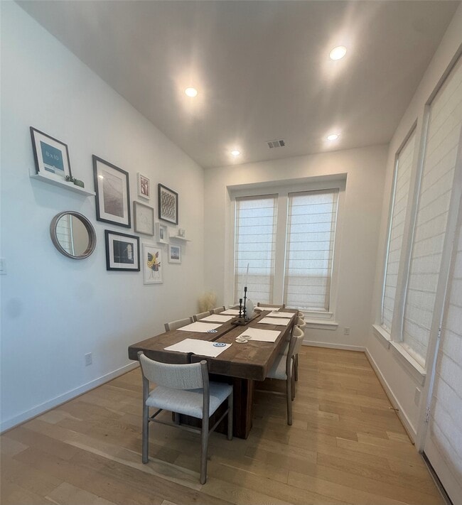 Building Photo - 3030 Lantana Trl
