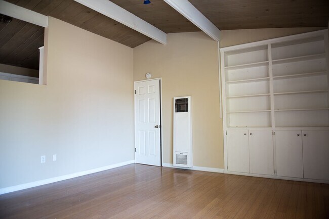 Interior Photo - 121