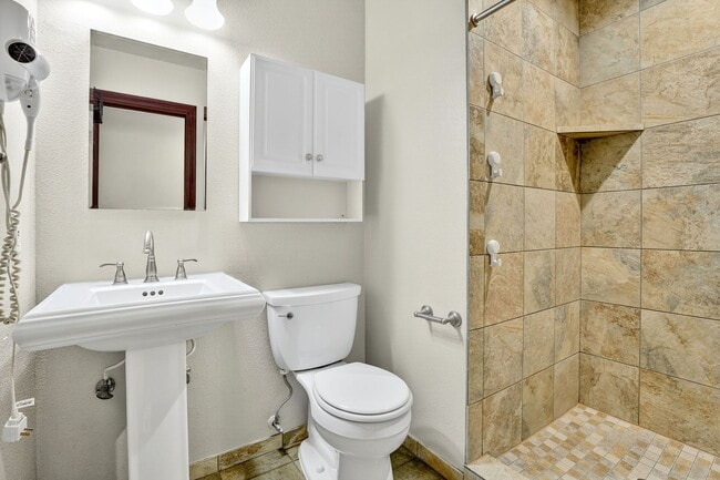 Building Photo - 13525 SW Roan Ct