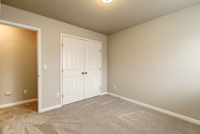 Building Photo - Beautiful Lacey Home with new paint and carpet in Popular Edgewater Community