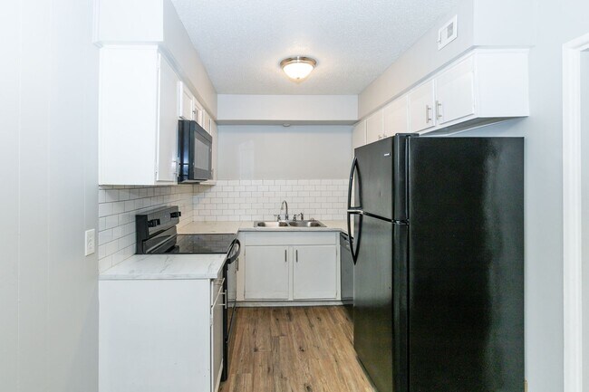 Building Photo - 5135 NE Chouteau Trafficway