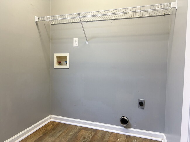 Building Photo - 162 Cavalier Dr