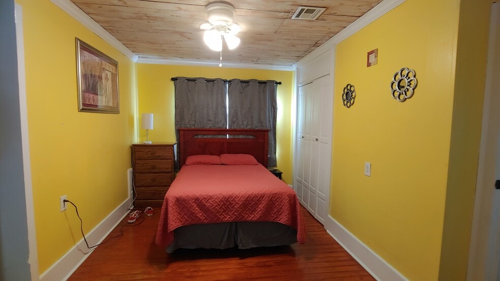 middle bedroom - 708 Vincent St