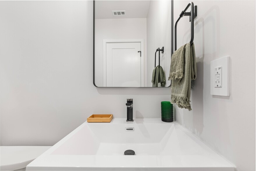 Completely newly renovated 2nd bathroom with luxury shower and luxury fixtures. - 1823 N Ditman Ave