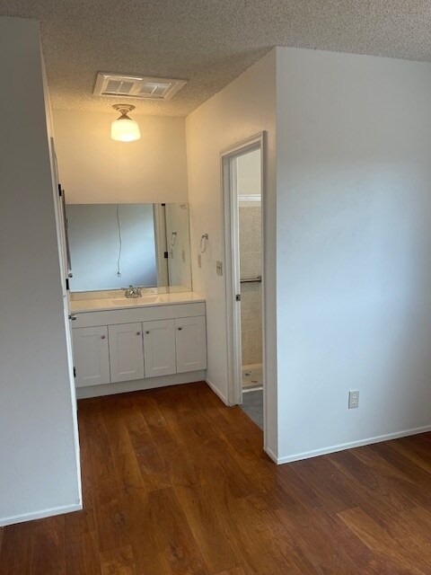 Building Photo - 8001 N El Tovar Pl