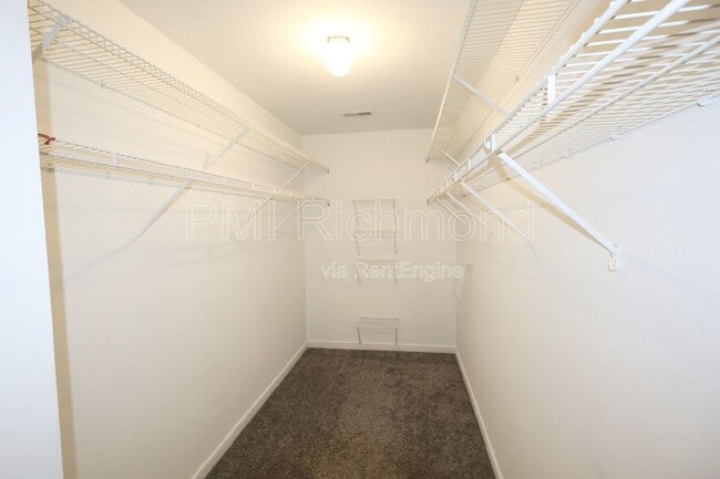 Building Photo - 6004 Manor Park Terrace