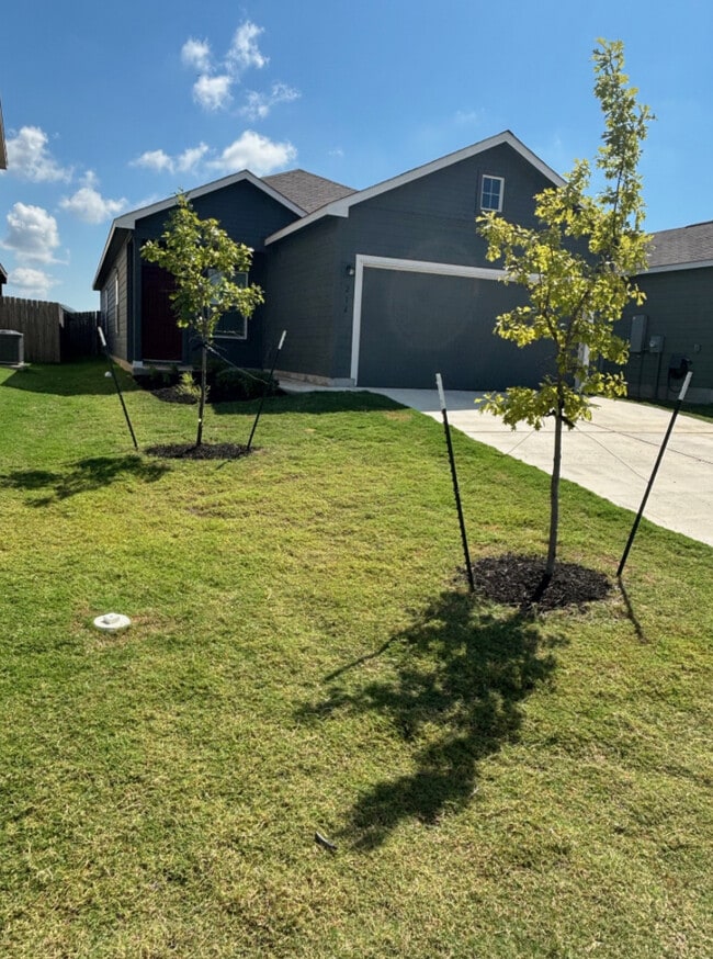 Building Photo - 216 Rancho del Cielo Ln