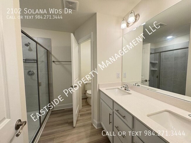 Building Photo - 2102 Solana Wds Dr