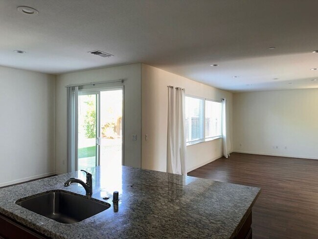 Building Photo - $500.00 off first full months rent - Beautiful home in River Island