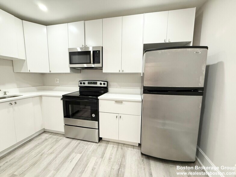 Building Photo - 15 Ruggles St