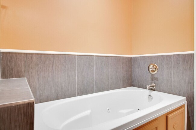 Building Photo - AVAILABLE FOR RENT IN LAFAYETTE!