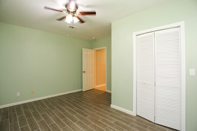 Building Photo - ** LELY COUNTRY CLUB UNFURNISHED 3 BEDROOM...