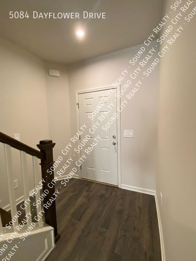 Building Photo - 5084 Dayflower Dr