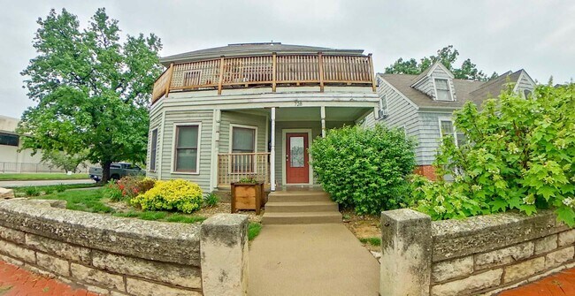 Building Photo - 728 Poyntz Ave