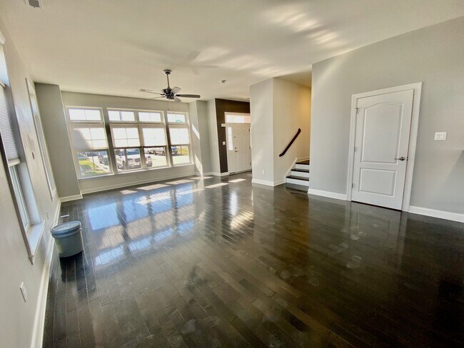 Building Photo - SIENA Place/PACKER PARK CORNER 4 Bedroom/2...