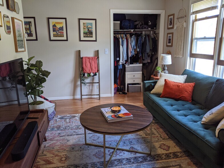 Living Room - 680 Juno Ave