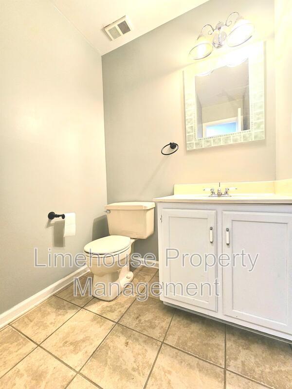 Building Photo - 435 Chatterton Dr