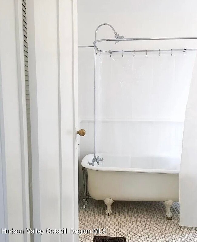 Building Photo - 967 Columbia St