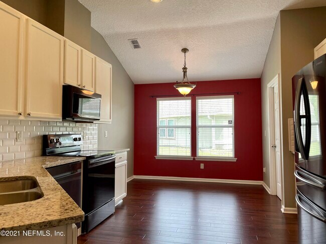 Building Photo - 400 Bayridge Ct