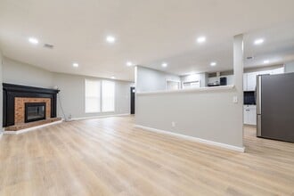 Building Photo - 1000 Rampart Pl
