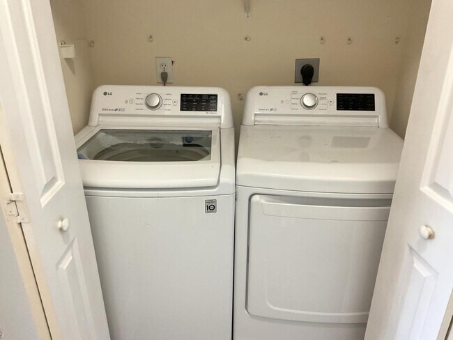 Building Photo - 6307 Sweetwater Blvd