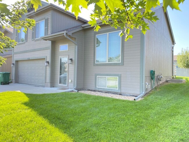 Primary Photo - Beautiful 3 bed 2 bath house $1995, Glenmo...