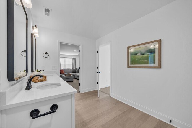 Building Photo - 3 Bd 3 Ba Daisy Floorplan in James Creek!