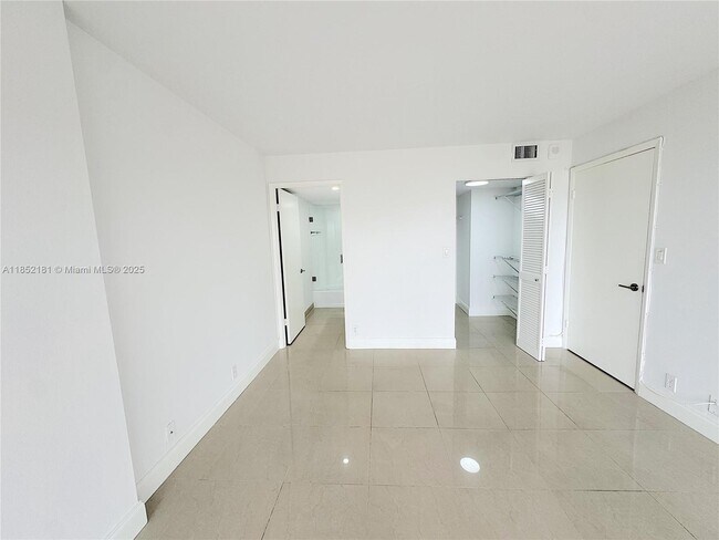 Building Photo - 1865 Brickell Ave