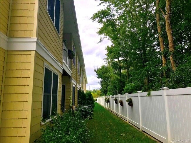 Building Photo - 24 Creek Rd