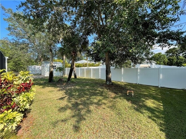 Building Photo - 962 Montrose Ave