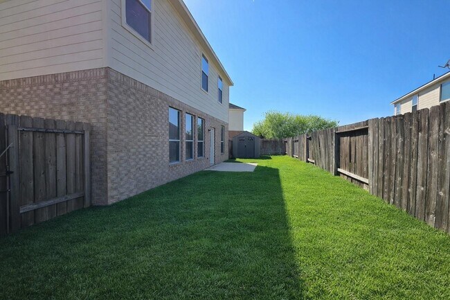 Building Photo - 12111 Carriage Oak Cir