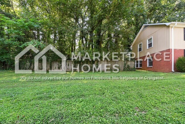 Building Photo - 427 Whispering Pines Dr