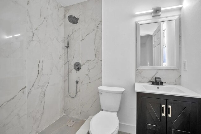 Building Photo - 719 SW 10th St