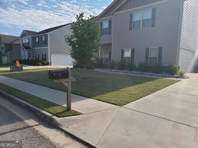 Building Photo - 245 Silver Willow Walk