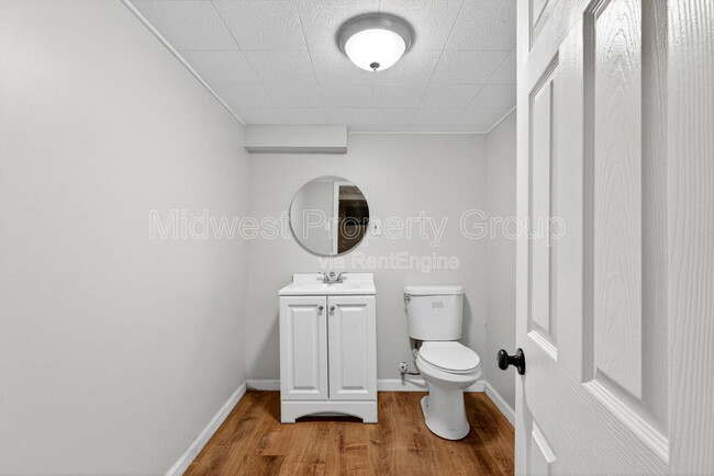 Building Photo - 710 Tyson Dr