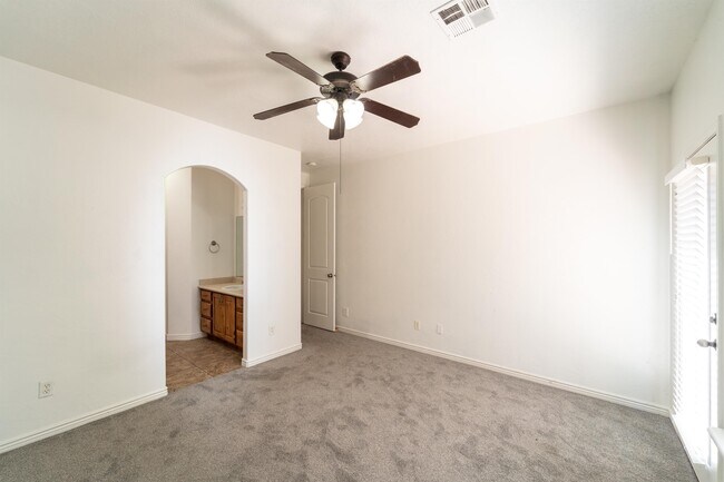 Building Photo - 1210 W Indian Hills Dr