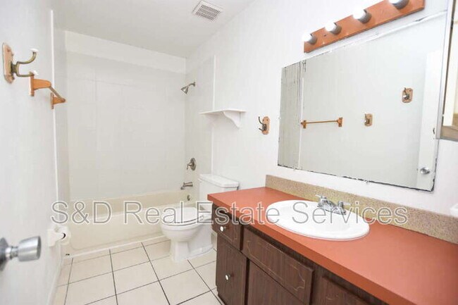 Building Photo - 4745 Dimbath Dr