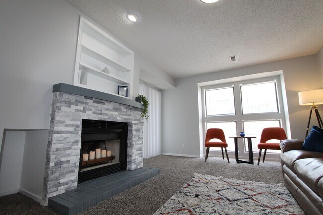 Building Photo - The Ellis Point!  Spacious and updated apartment homes in Ralston!