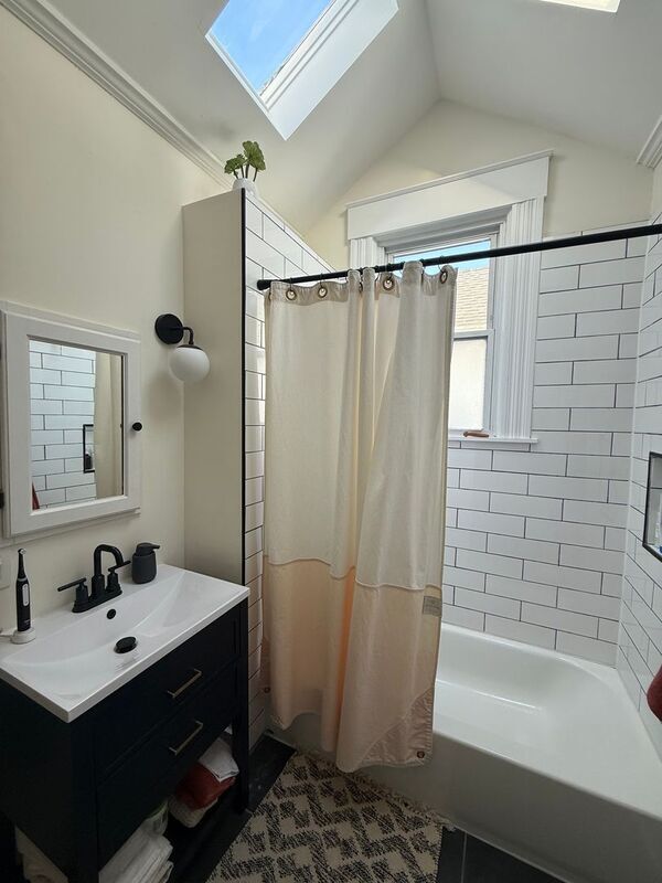 Building Photo - 3742 Kenilworth Pl