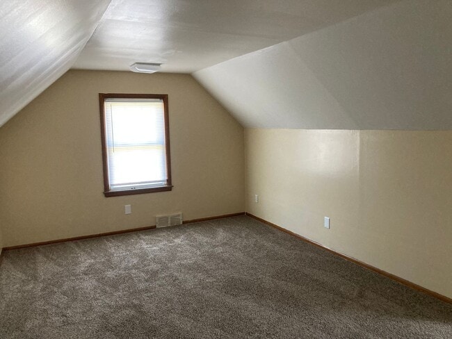 Building Photo - 4 Bedroom South Euclid House for Rent
