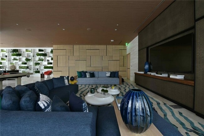 Building Photo - 45 SW 9th St