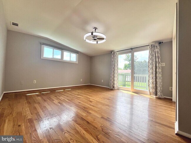 Building Photo - 5350 Ravensworth Rd