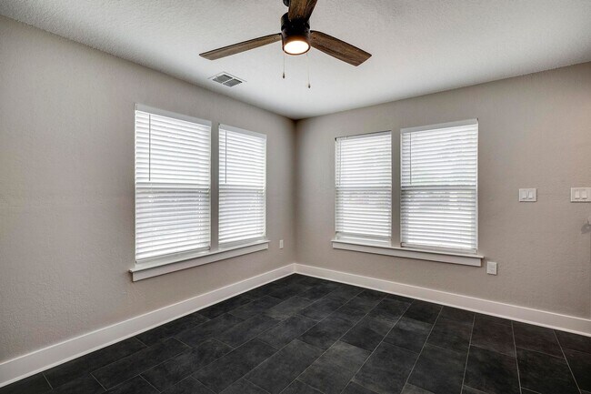 Building Photo - 349-wr