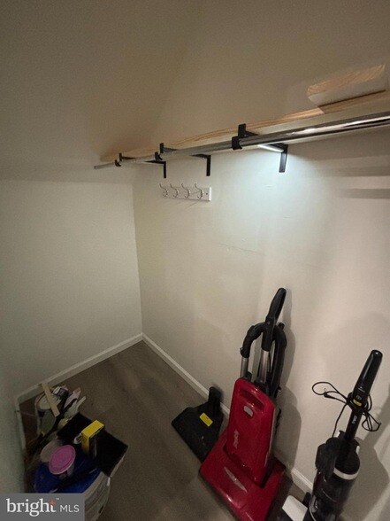 Building Photo - 612 N Shady Retreat Rd