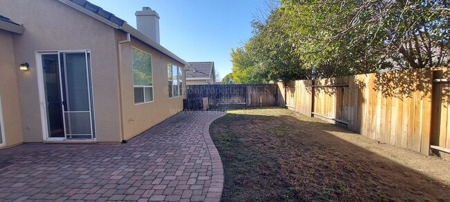 Building Photo - Rocklin  Highland Park  3 bedroom 2 bathroom, Great Room Floor Plan with Tile Flooring,  Fenced Yard