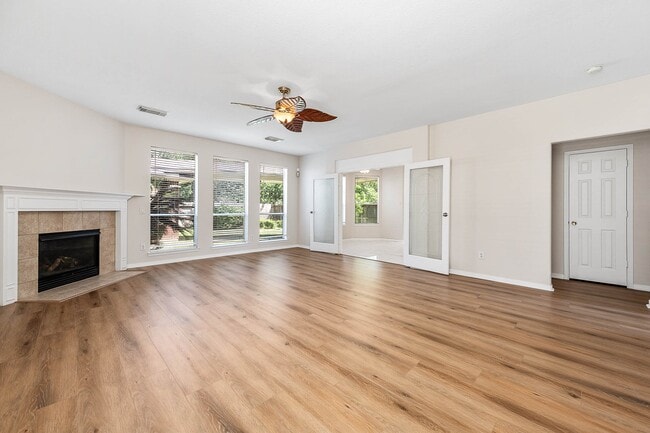 Building Photo - 7902 Feather Springs Dr