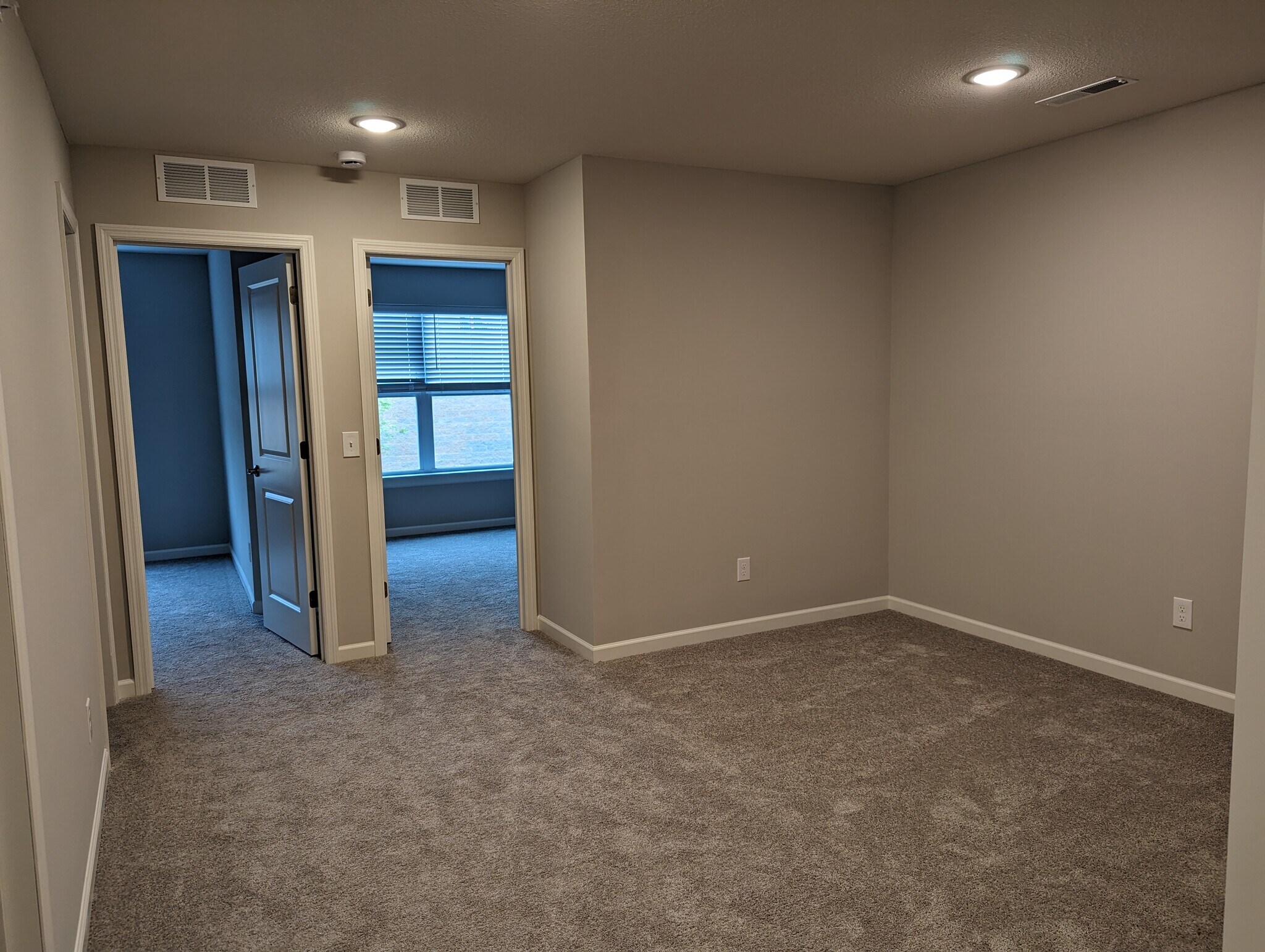 Building Photo - 14504 Twin Lakes Cir