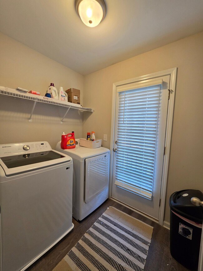 Building Photo - 147 Niblick Dr