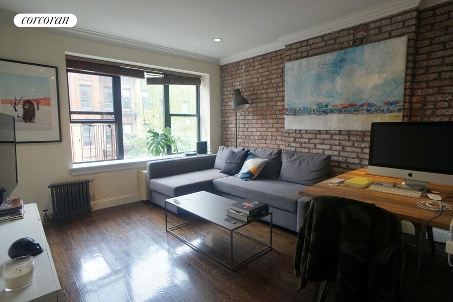 Primary Photo - 254 W 15th St