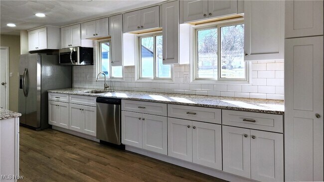 Building Photo - 9315 Glenwood Trail